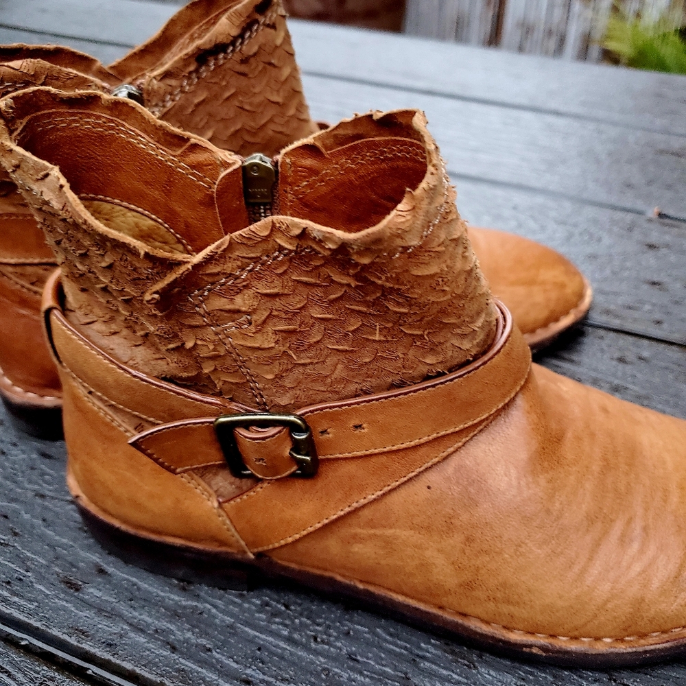 TRASK Alexa Ankle Boots